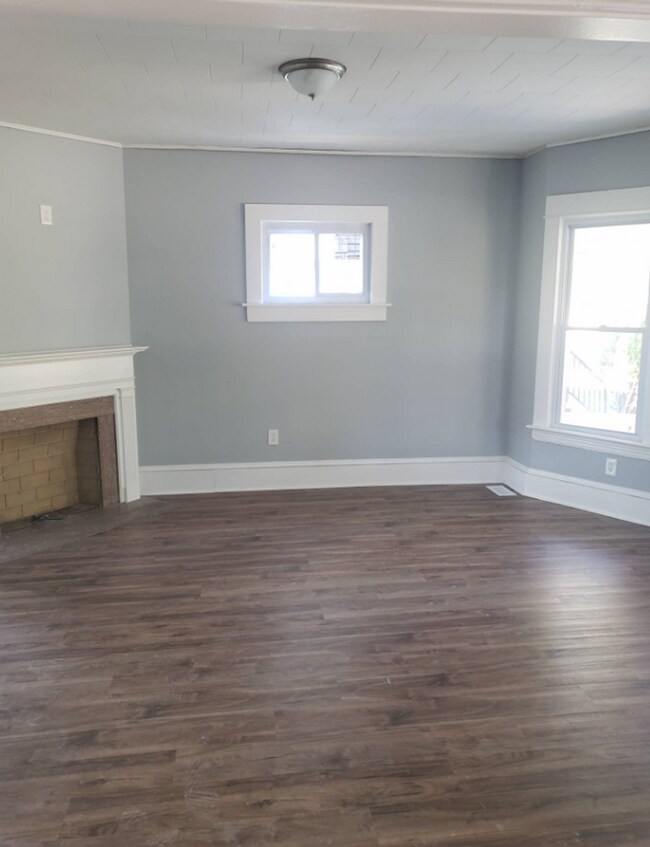Building Photo - Charming 4-Bedroom House in Prime Location