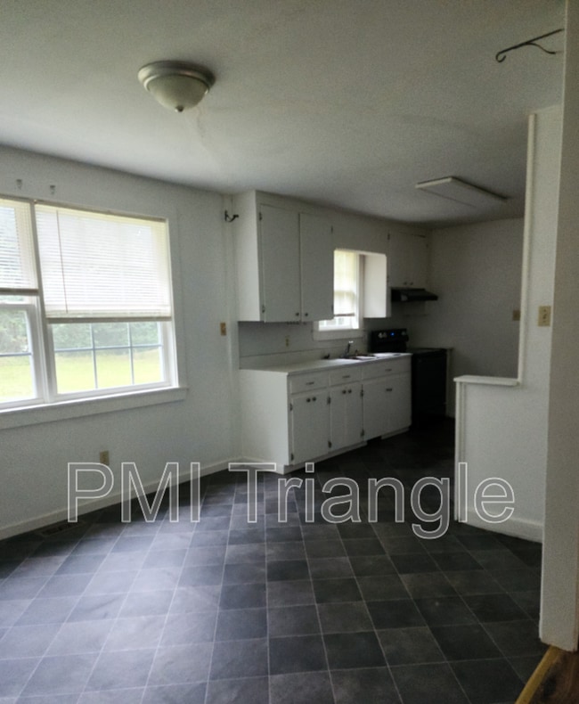 Building Photo - 5609 Hollytree Dr