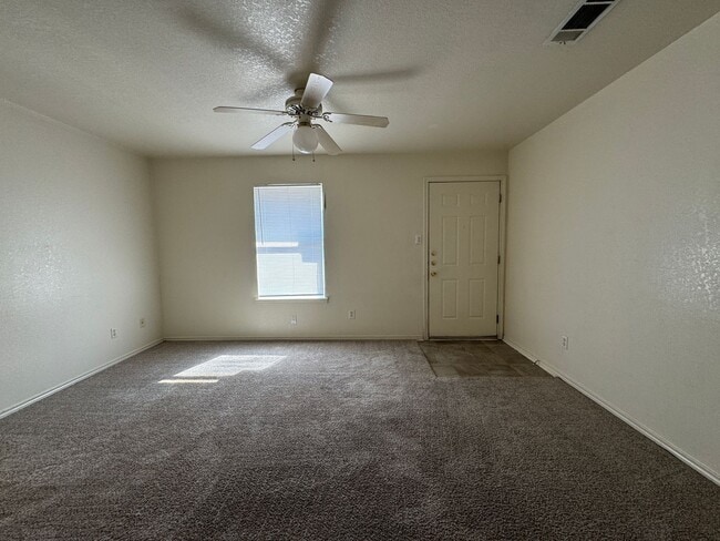 Foto del edificio - 1801 Cedarhill Dr