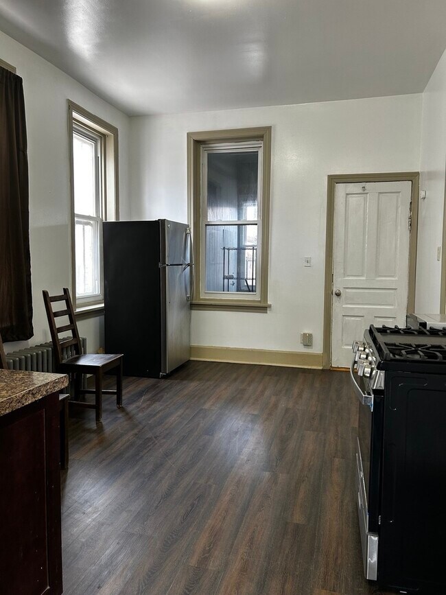 Foto del edificio - 2744 W 23rd St