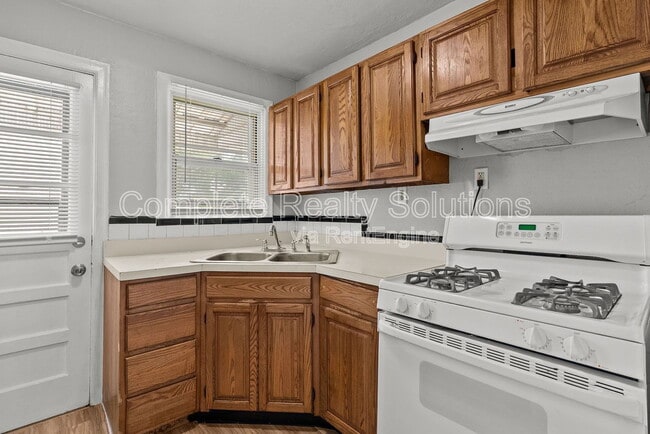 Building Photo - 7129 Greenhaven Dr