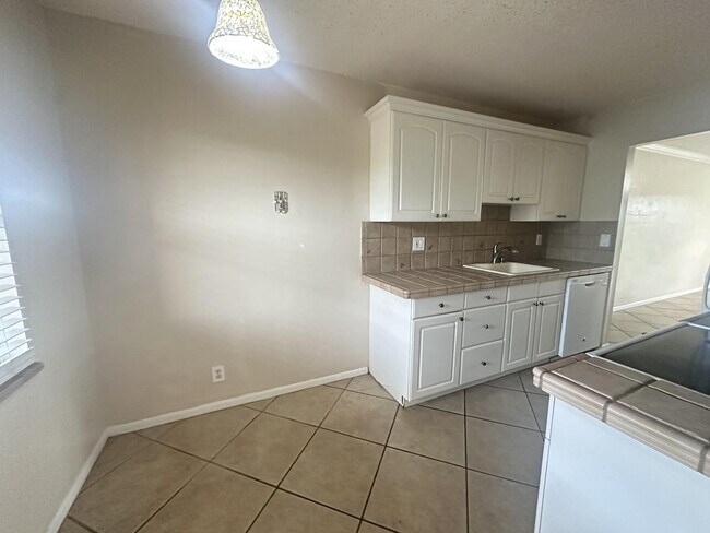 Foto del edificio - 9954 Nob Hill Ct