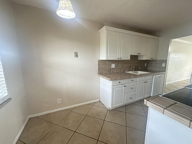 Building Photo - 9954 Nob Hill Ct