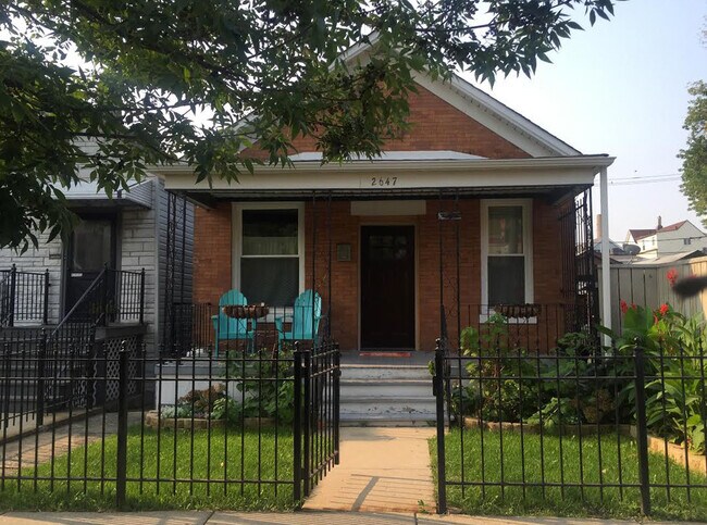 Building Photo - 2647 West Fullerton Avenue