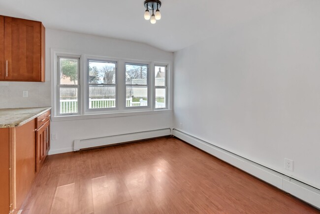 Breakfast Nook. - 388 Palisade Ave