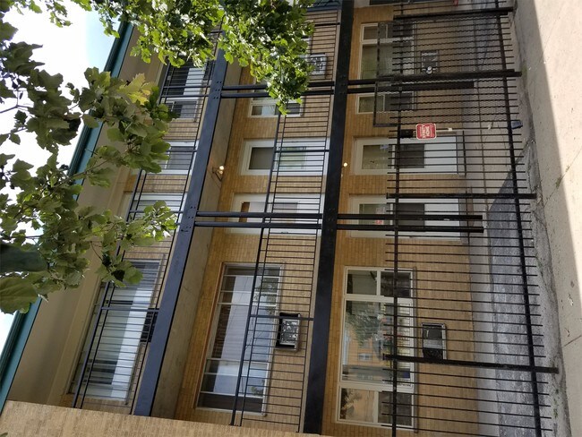 Building Photo - 11456 S Hale Ave