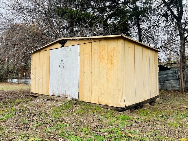 Building Photo - 1847 N Allen Ln