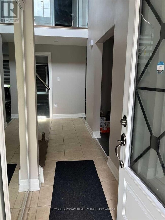 Photo du bâtiment - 33 MacKay St S