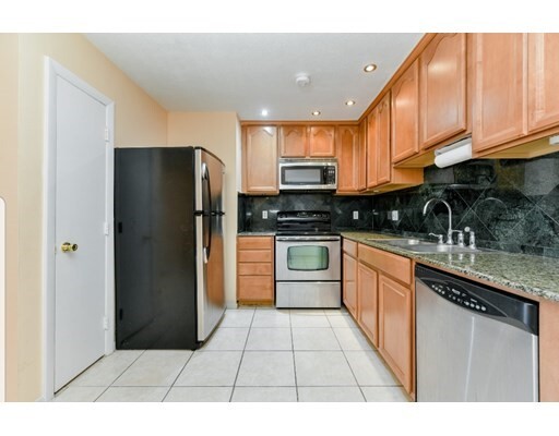 Primary Photo - 75 Waldemar Ave