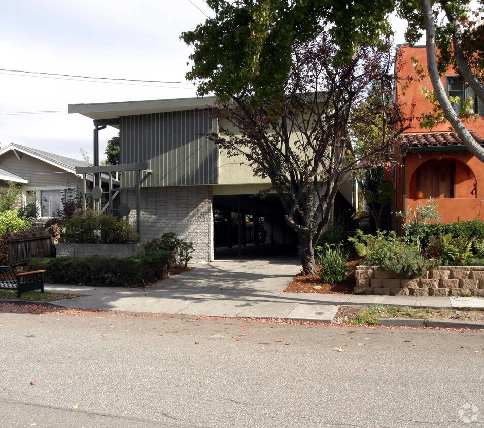 Building Photo - 2427 McKinley Ave