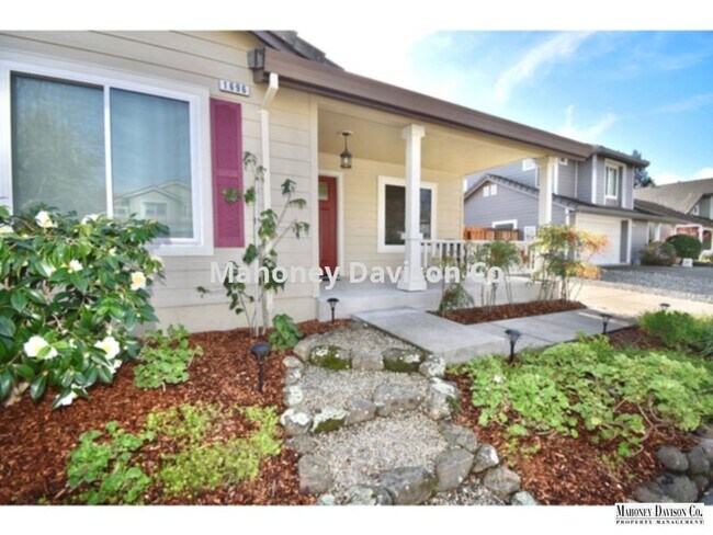 Building Photo - 1696 Madeira Cir