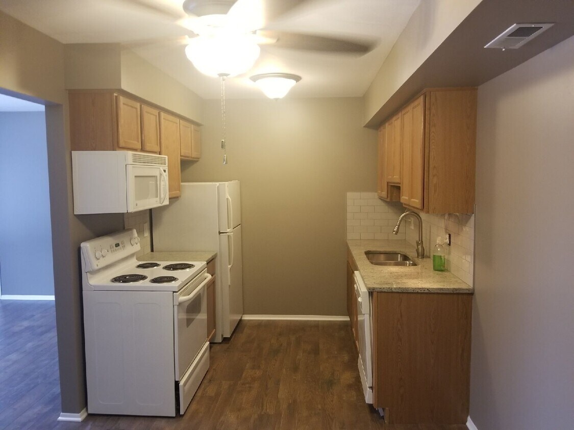 43992 Freeway Dr Unit 98, Sterling Heights, MI 48313 Condo for Rent