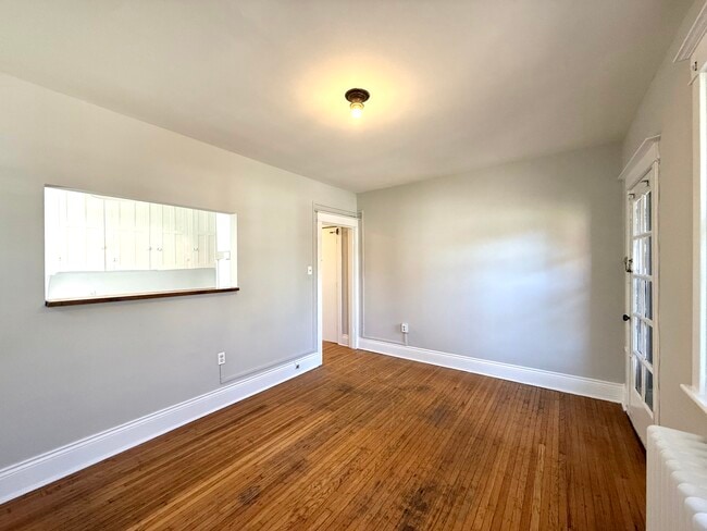 Building Photo - 1 Bed - 96 East Ave S