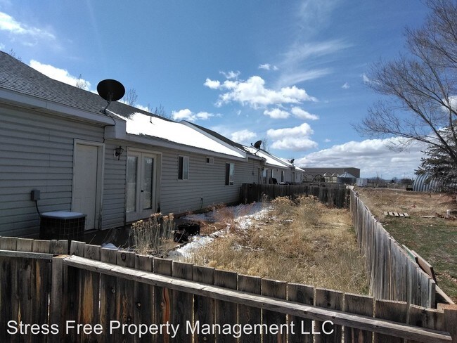 Building Photo - 403 W Frontage Rd