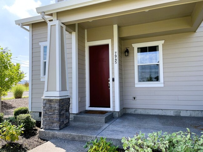 Building Photo - Modern Luxury Meets Convenience in Hillsboro