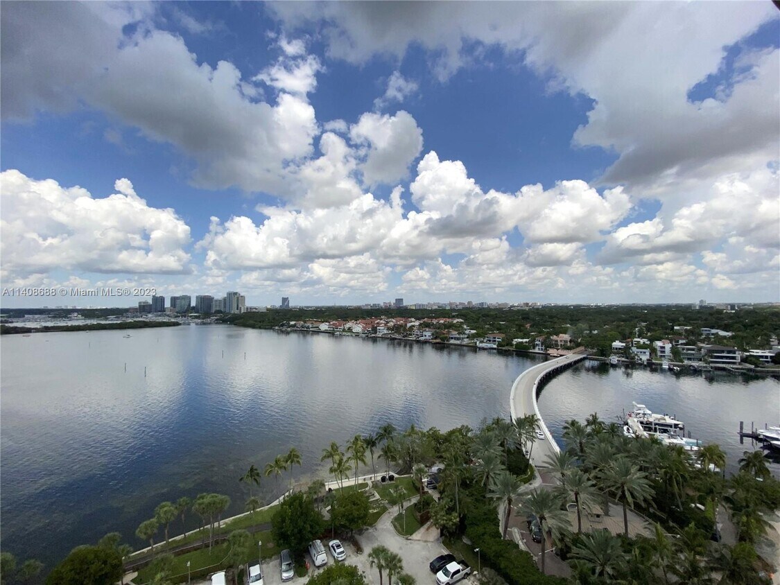 Foto principal - 1 Grove Isle Dr