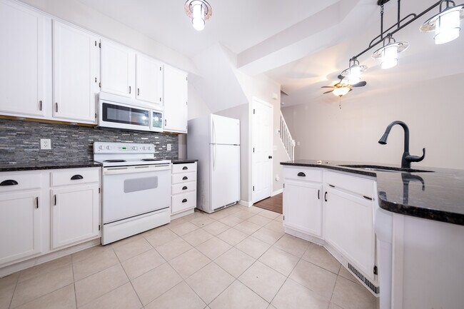 Foto del edificio - 15345 Greenhaven Ln
