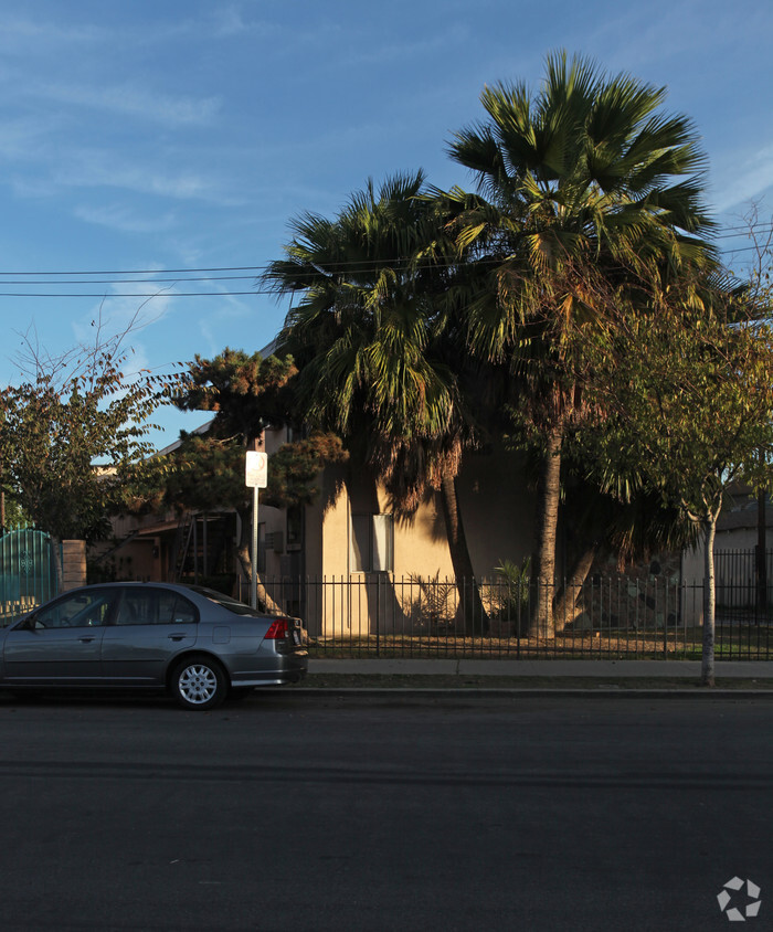 Building Photo - Lincoln Palms