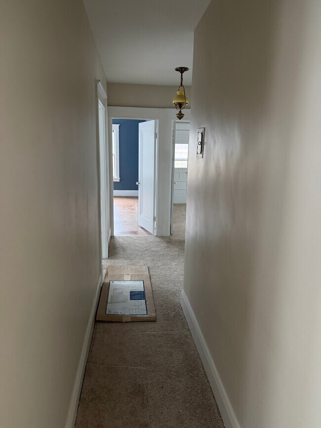 Building Photo - 75 Shoshone St