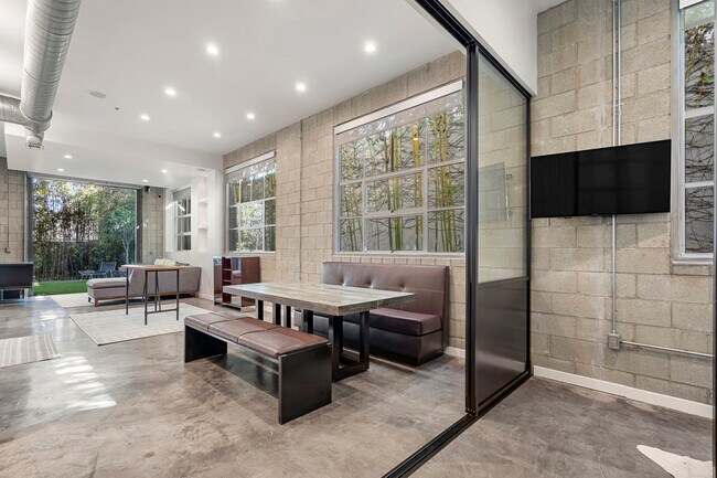 Foto del edificio - 710 N Orlando Ave