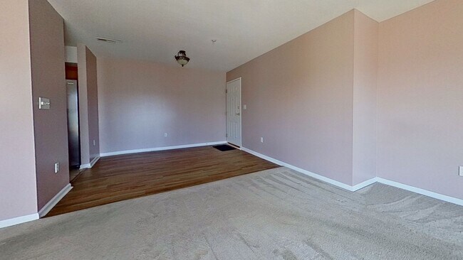 Building Photo - 2nd floor Condo