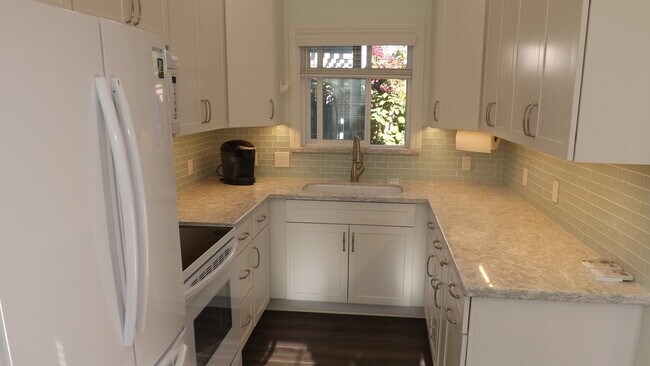 Building Photo - 926 Hummingbird Dr
