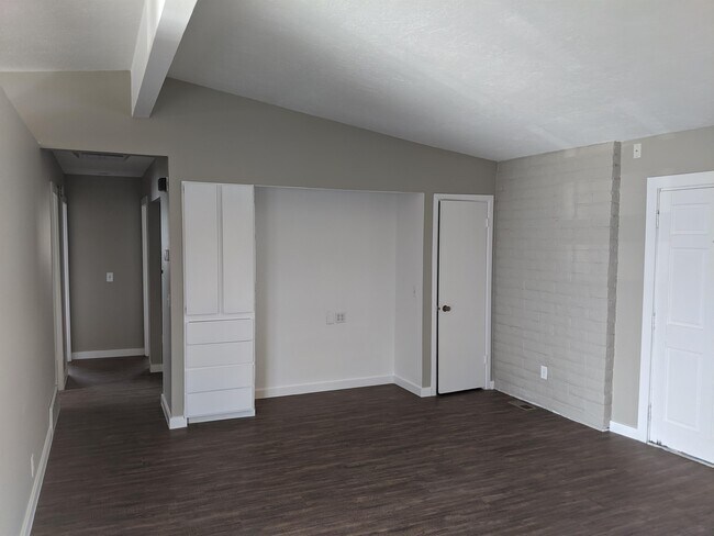 Building Photo - 544 E 600 S