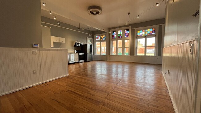 Foto del edificio - 111 W Harrison Ave