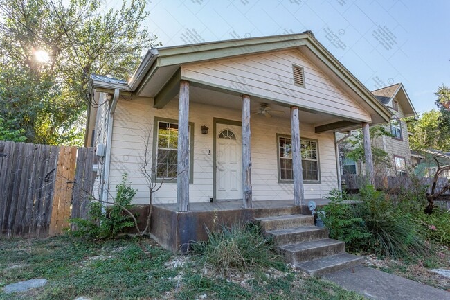 Building Photo - Cozy 2/BR 2/BA One-Level Home with Sunroom & Stainless Steel Kitchen