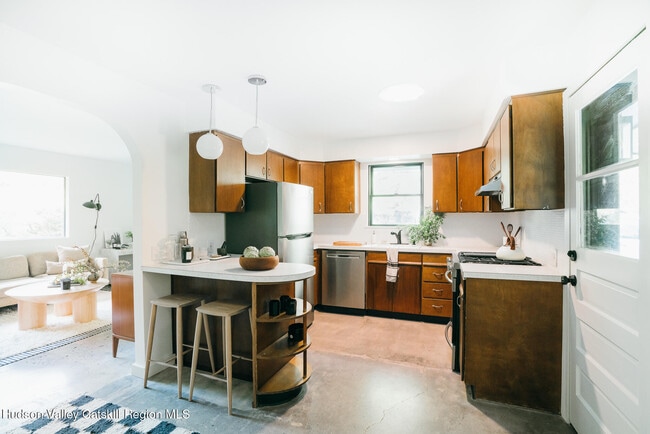 Building Photo - 35 Race Track Rd