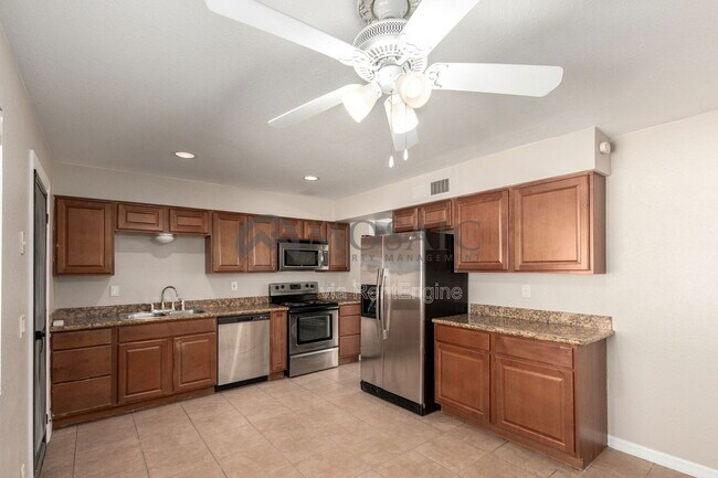 Foto del edificio - 426 E 8th Ave