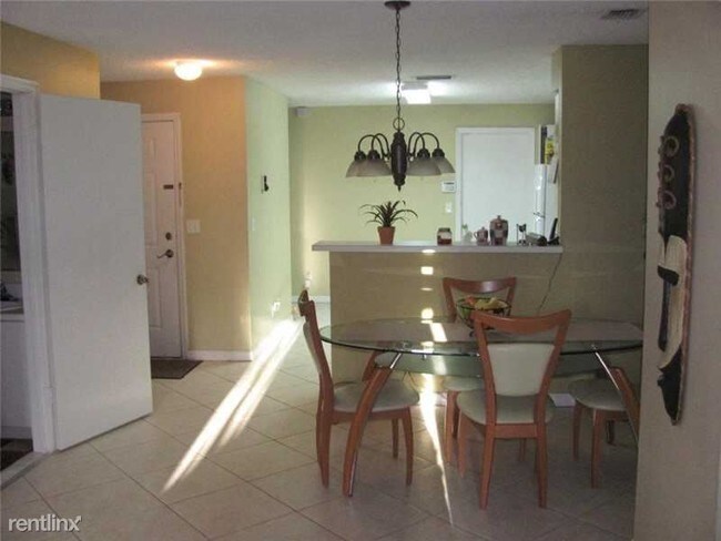 Building Photo - 1380 Sorrento Dr