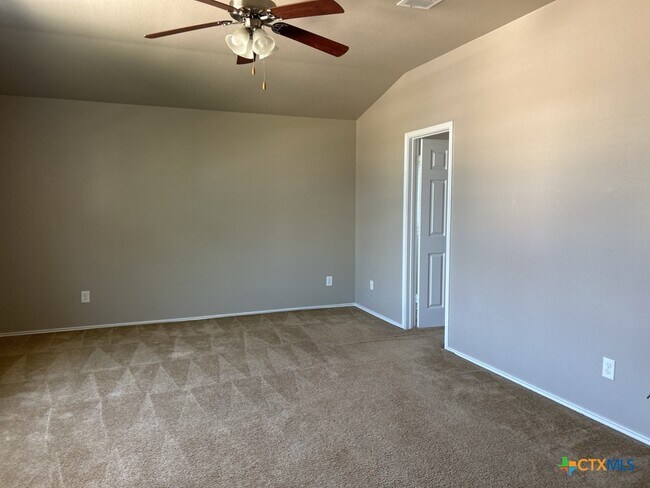 Foto del edificio - 3406 Cricklewood Drive