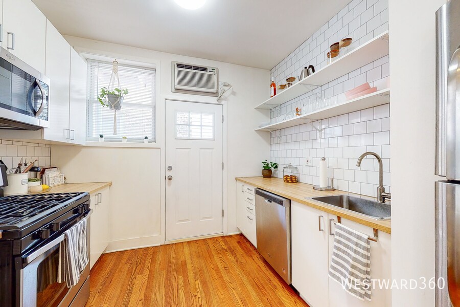 Foto principal - 4549 N Albany Ave