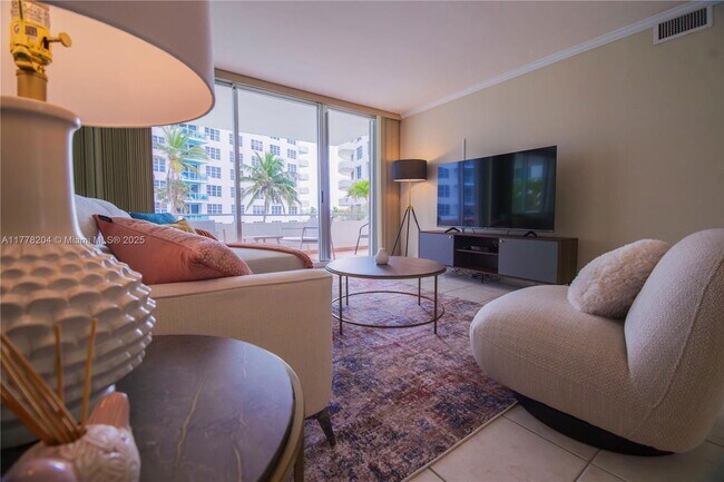 Foto del edificio - 5151 Collins Ave