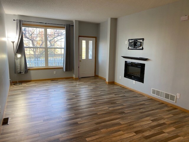 Foto del edificio - 7751 Ladyslipper Ln