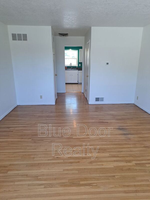 Foto del edificio - 3416 Parsifal St NE