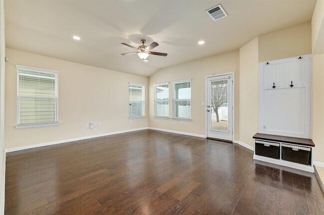 Foto del edificio - 18421 Tallgrass Prairie Dr