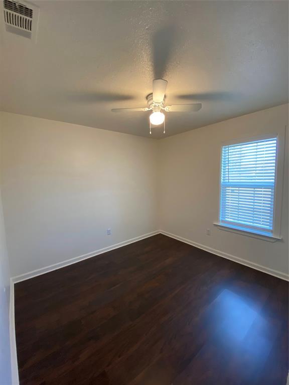 Foto del edificio - 9724 Faircloud Dr