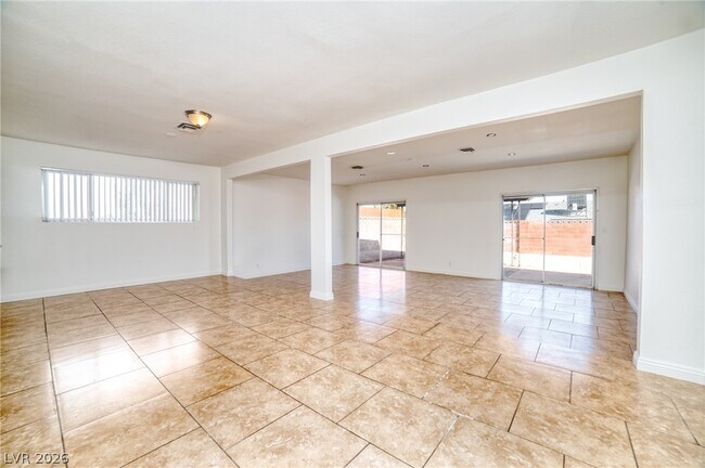 Building Photo - 3556 Ruth Dr