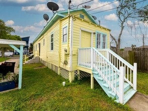 Building Photo - 4124 Avenue M 1/2