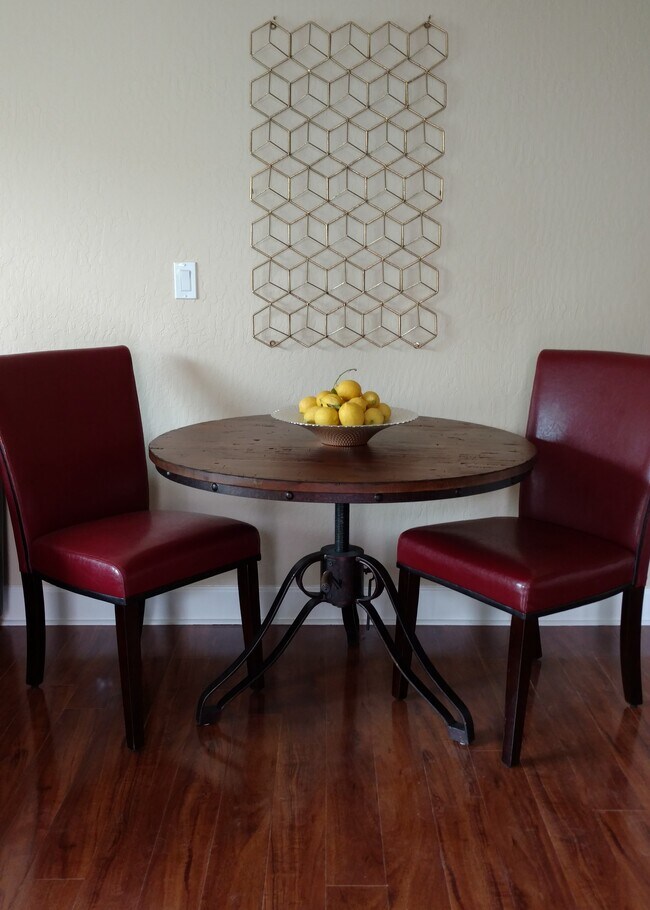 Nice dining table. - 2852 Betsy Way