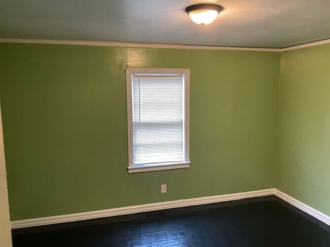 Building Photo - MOVE IN SPECIAL!!