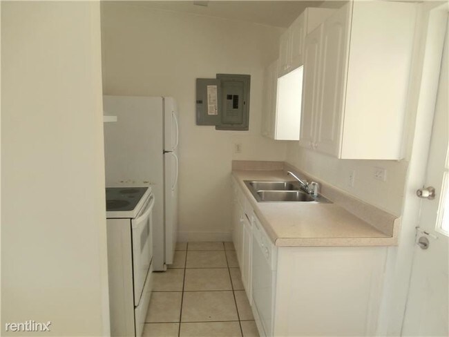 Building Photo - 1724 NE 50th Ct