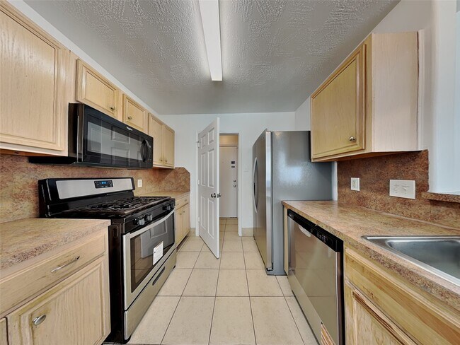 Foto del edificio - 6630 Rusty Ridge Ln