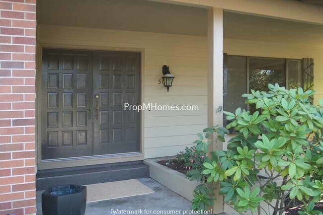 Building Photo - 3010 Royce Way
