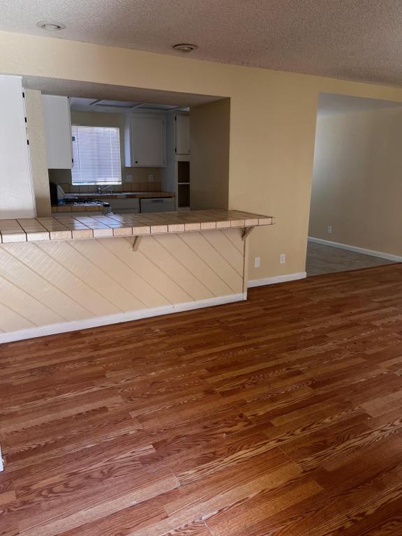 Foto del edificio - 120 E Ave Q7