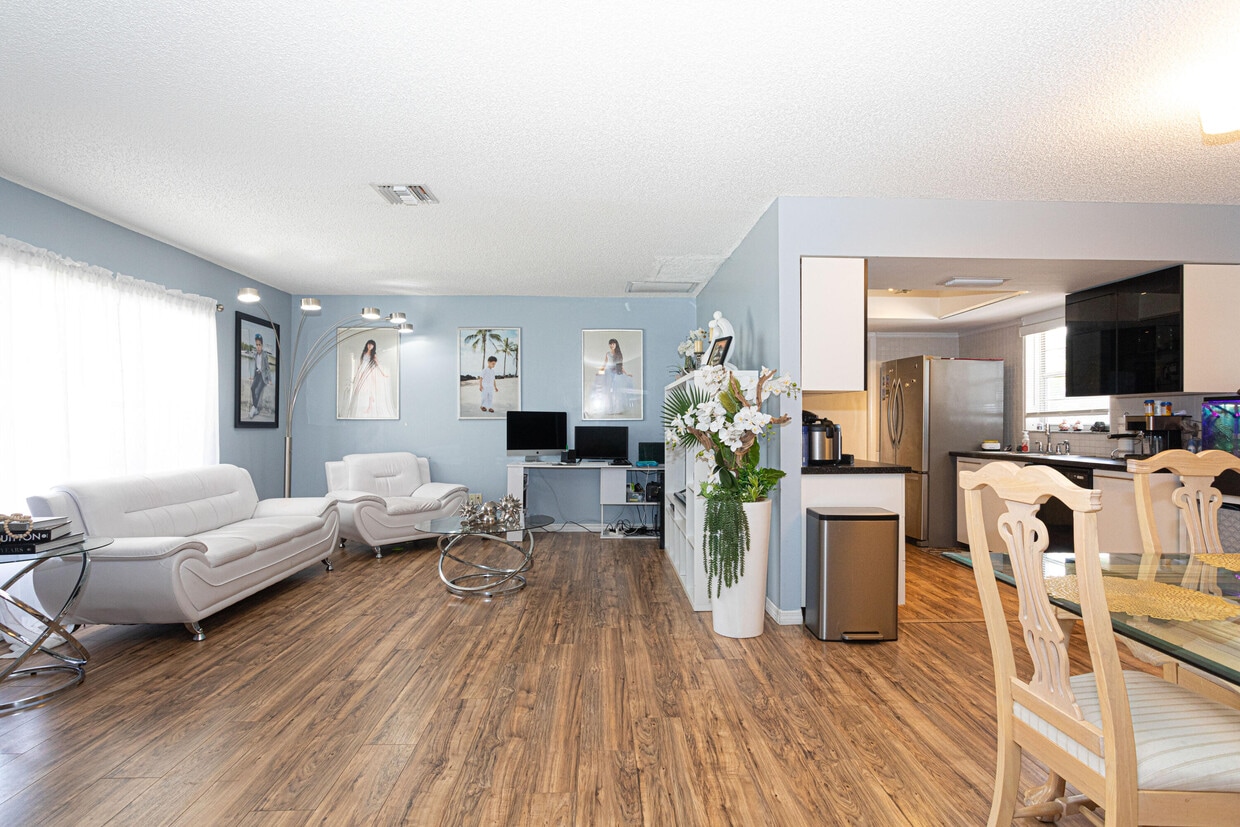 Primary Photo - 1248 SE Ladner St