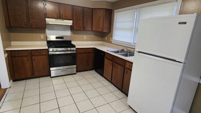 Building Photo - Single Family Home 3BR / 1.5 BA