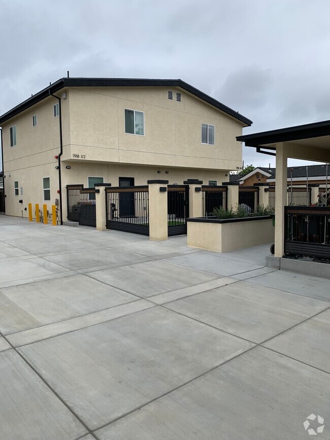 Building Photo - 7918 Goll Ave